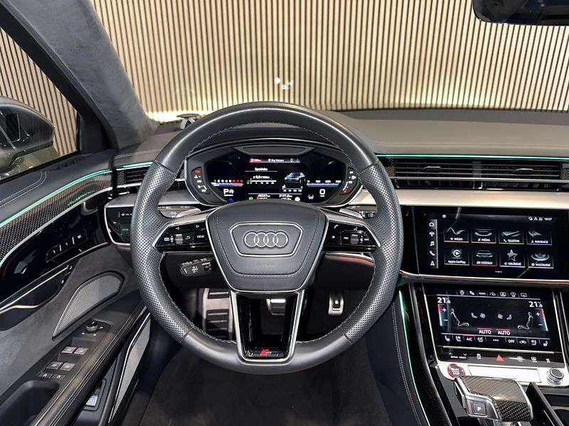 Audi S8 B&O-Adv. Carbon Matrix Pano TV - fotka 29 z 52