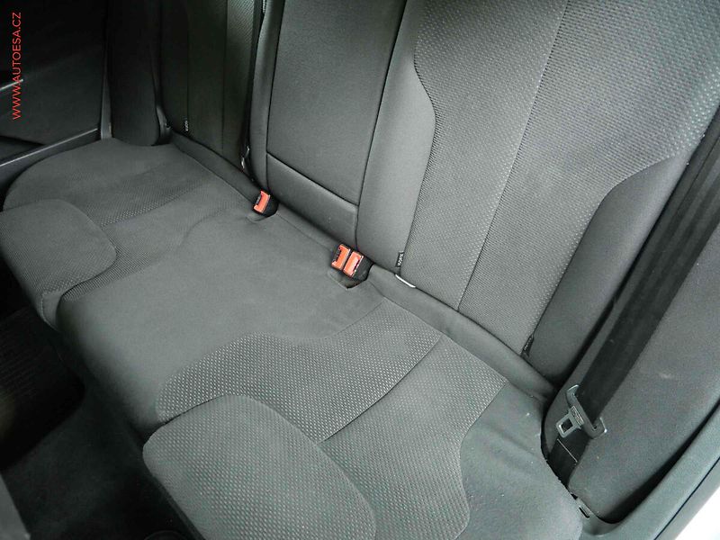Volkswagen Passat (2008) 2.0TDi, ČR, AC, tempo - fotka 10 z 18