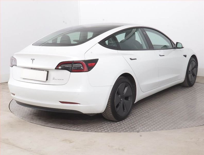 Tesla Model 3 (2021) Long Range 4WD 74kWh, SoH 88% - fotka 5 z 20