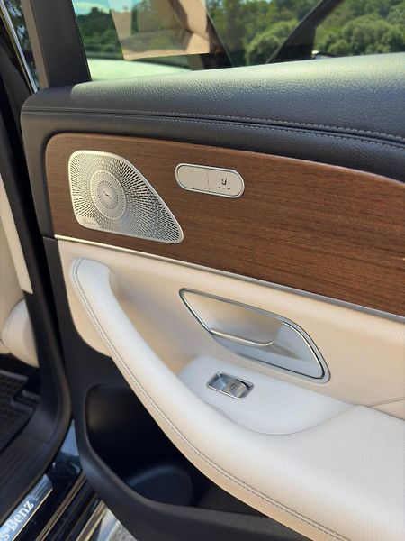 Mercedes-Benz GLE (2021) 300e - fotka 22 z 26