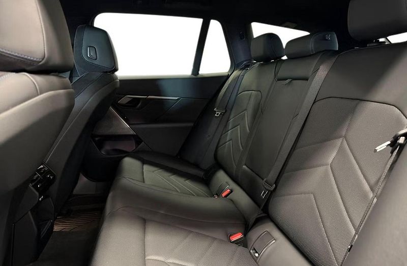 BMW i5 eDrive40 Touring M Kamera Taž. - fotka 11 z 18