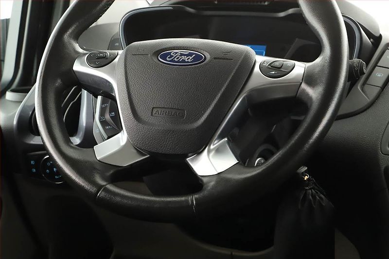 Ford Tourneo Custom (2017) Titanium 2.0 EcoBlue, ČR, 1Maj - fotka 8 z 20