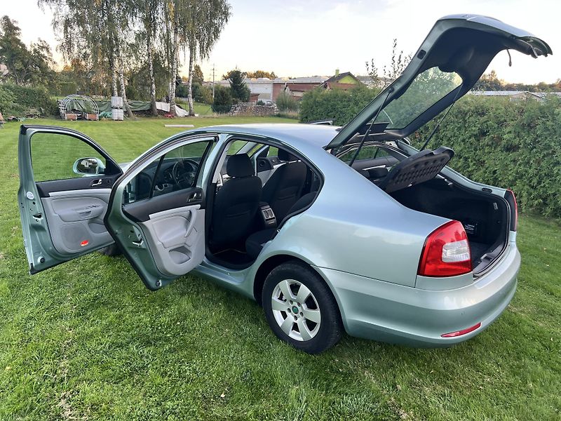 Škoda Octavia 1.6TDI 77KW,DIGIKLIMA,WEBASTO - fotka 27 z 45