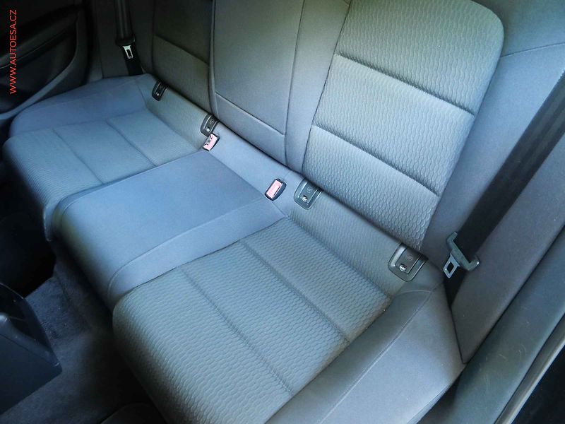 Audi A5 (2010) 2.0TDi, AC, park.čidla - fotka 10 z 16