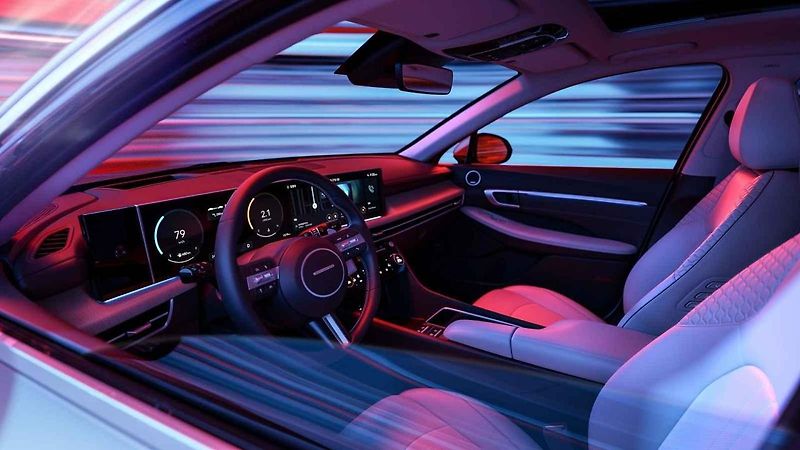 Hyundai Sonata má elegantní a aerodynamická boční linie.
