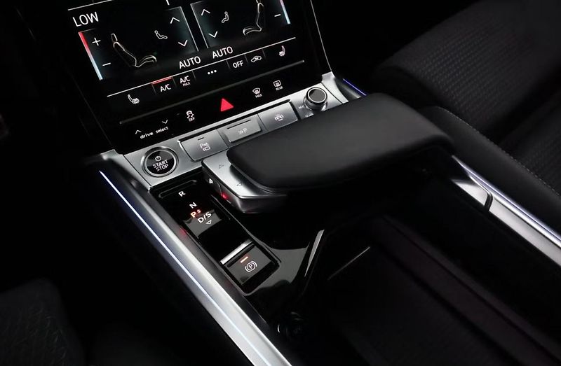 Audi Q8 e-tron 55 Q 360k Matrix Pano 4 zóny  - fotka 24 z 28