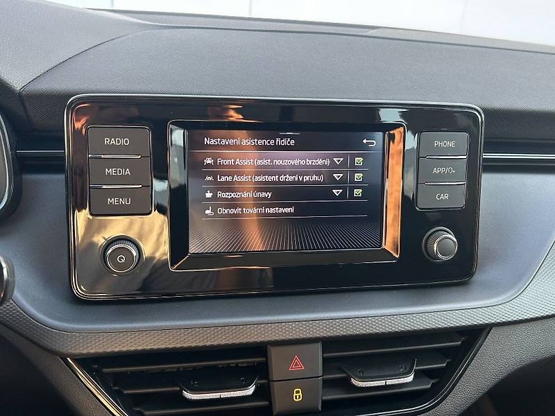 Škoda Scala FRESH 6MP 1,0TSI - fotka 15 z 24
