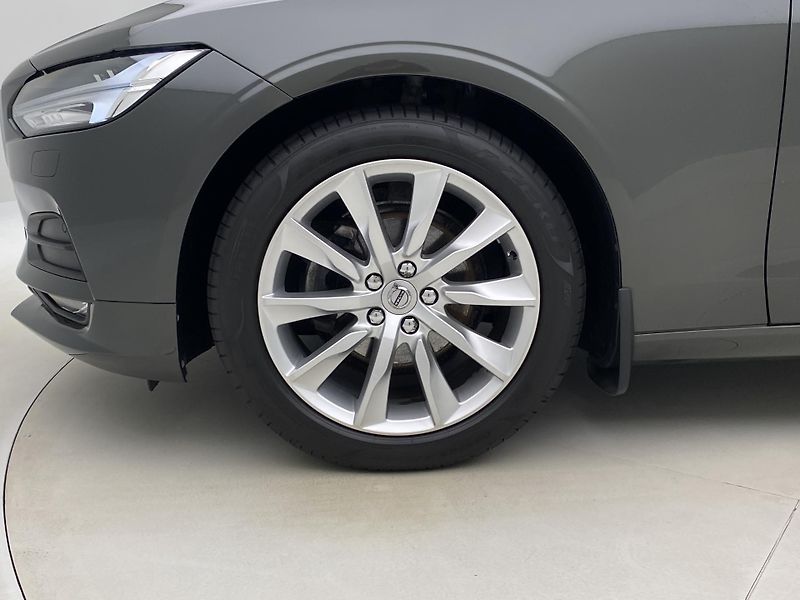 Volvo S90 D4 MOMENTUM AUT - fotka 33 z 43