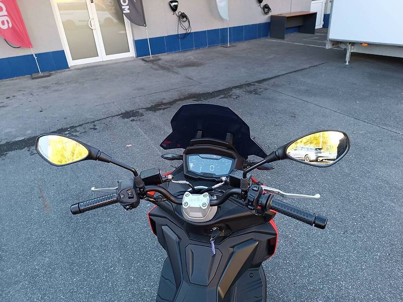 Aprilia SR GT 200 (2025) ABS Raceway Red - fotka 9 z 10