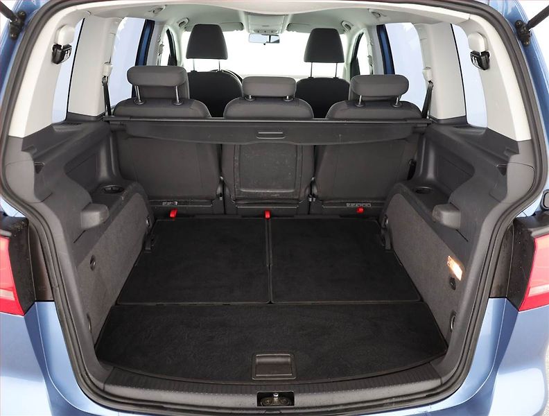 Volkswagen Touran (2011) 1.6 TDI, 7 míst, Tempomat - fotka 18 z 18