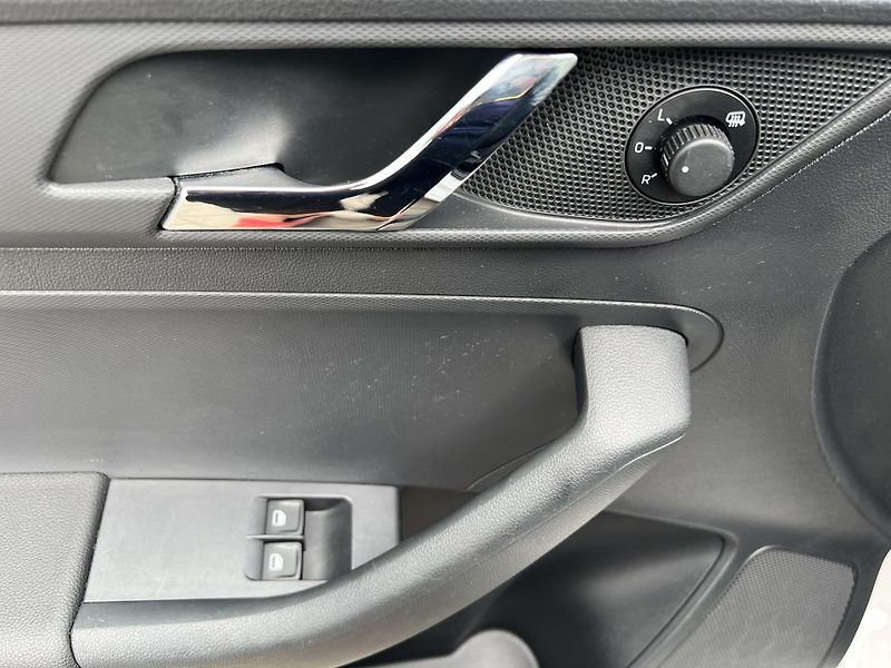 Škoda Rapid (2015) 1,6TDi 77kW AMBITION - fotka 22 z 32