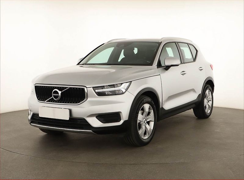 Volvo XC40 (2018) Momentum T3 - fotka 2 z 17