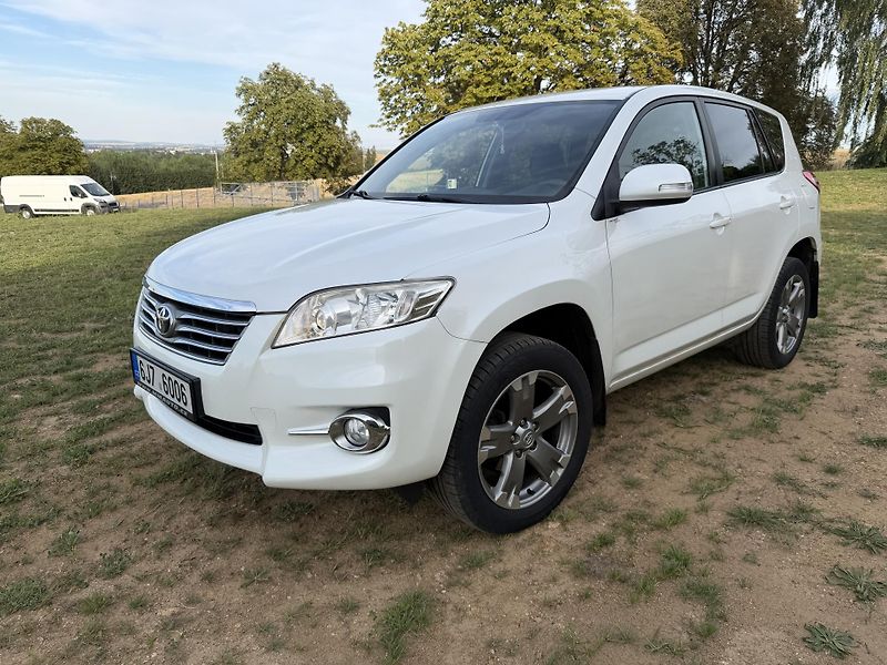 Toyota RAV4 2,0 VVTi  4x4  - fotka 10 z 29