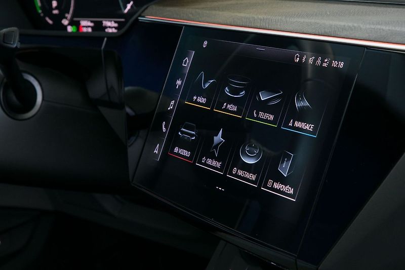Audi e-tron 55 300kW Matrix Softclose HUD - fotka 28 z 44