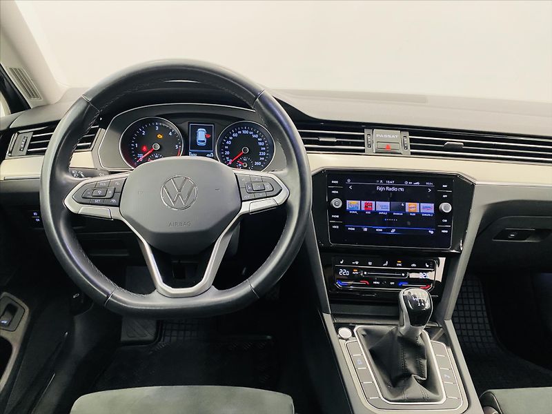 Volkswagen Passat 2,0 TDI 110kW Elegance - fotka 9 z 22