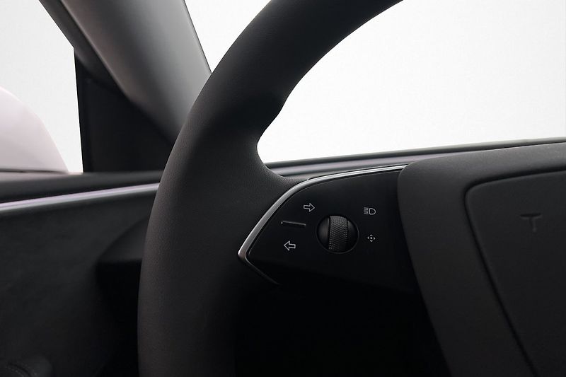 Tesla Model 3 Performance AWD - fotka 12 z 29