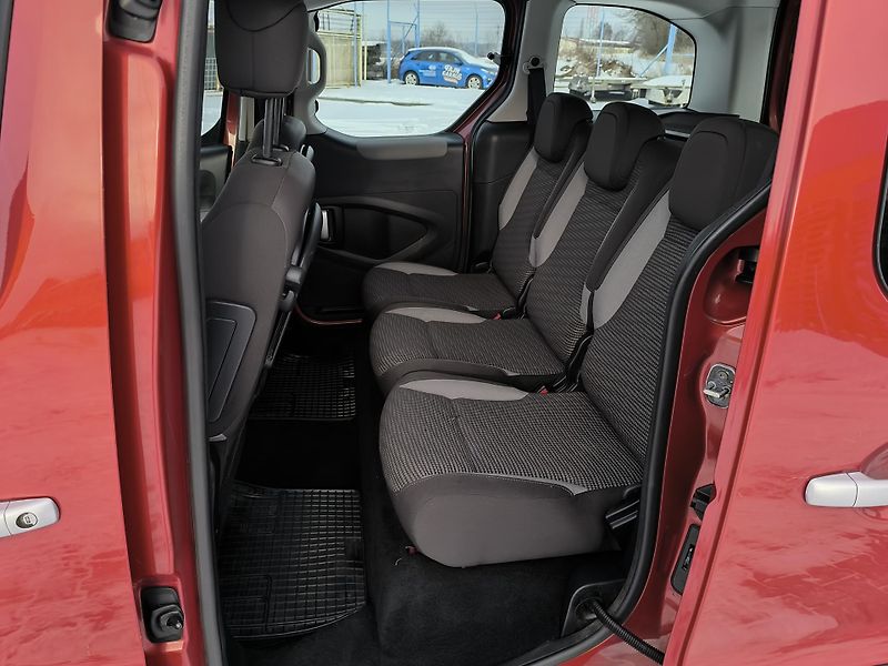 Peugeot Partner Tepee (2010) 1.6 HDi SERVISKA,DOLOŽENÉ KM - fotka 11 z 32