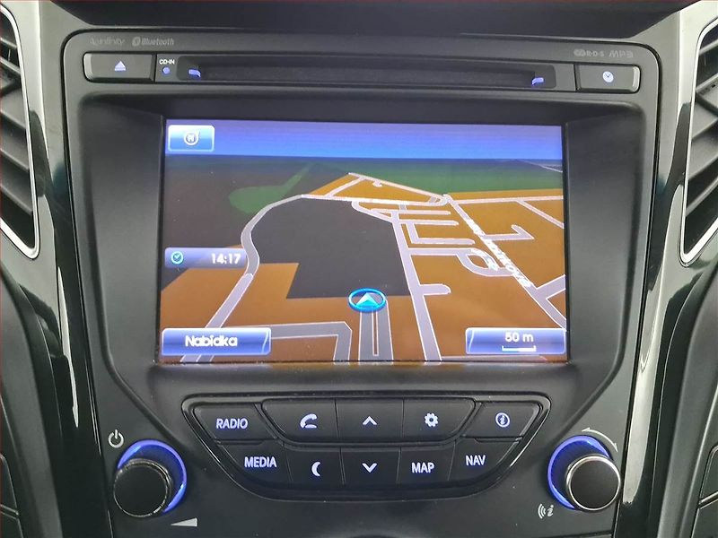 Hyundai i40 (2012) 1.7 CRDi, Navi, Xenony - fotka 13 z 24