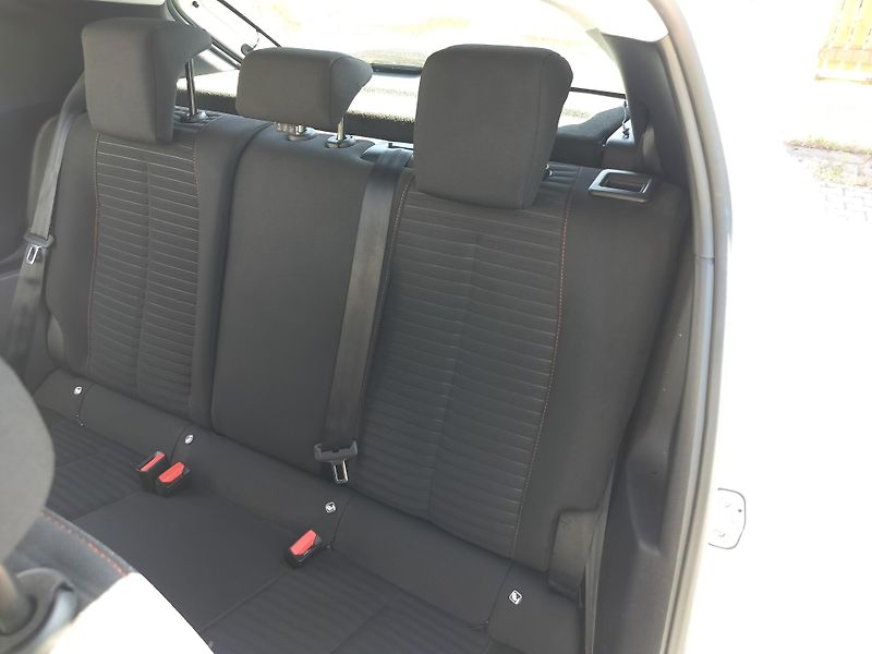 Peugeot 208 e, navigace - fotka 21 z 27