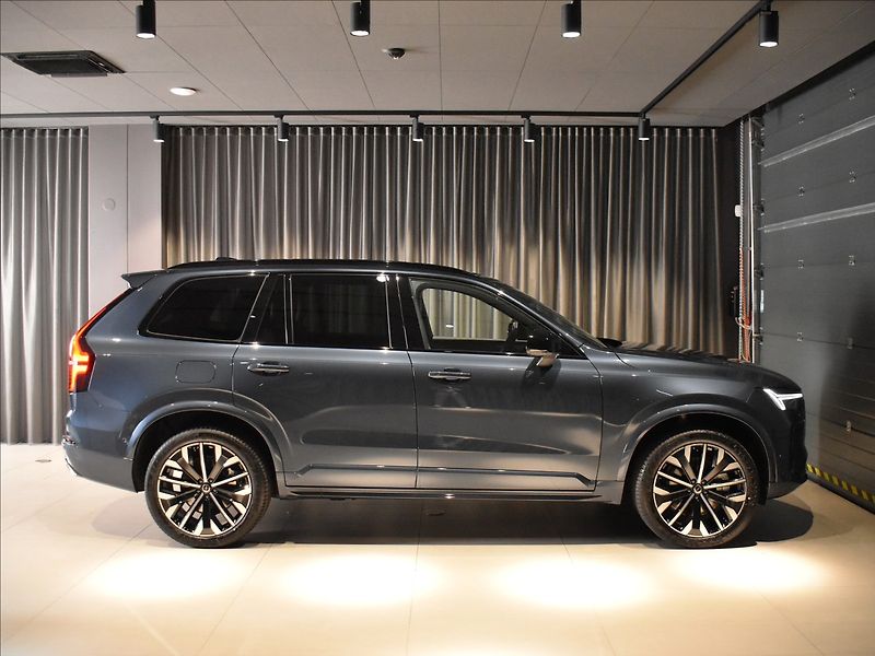 Volvo XC90 (2026) 2,0 T8  Ultra Dark - fotka 3 z 40