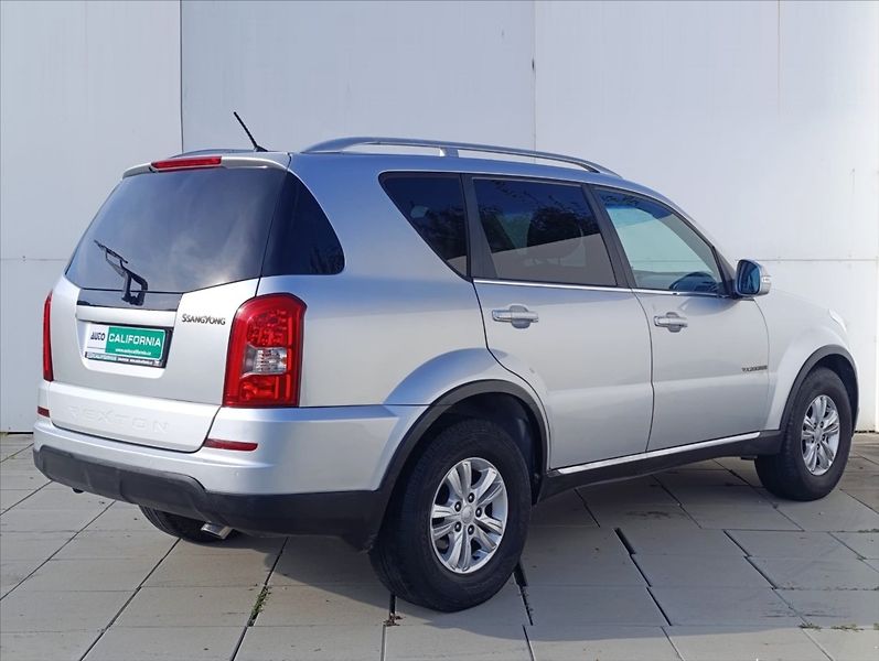 SsangYong Rexton 2,0 RX200 7MÍST TEMPOMAT - fotka 6 z 31