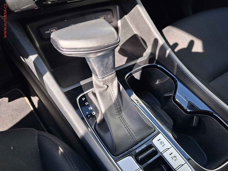 Hyundai Tucson (2022) 1.6 T-GDi 48V MHEV, 1.maj,ČR - fotka 15 z 18