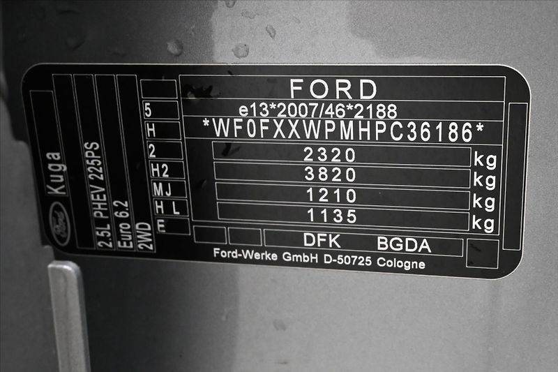 Ford Kuga 2,5 Hybrid 112kW SOH-100% ST-L - fotka 12 z 29