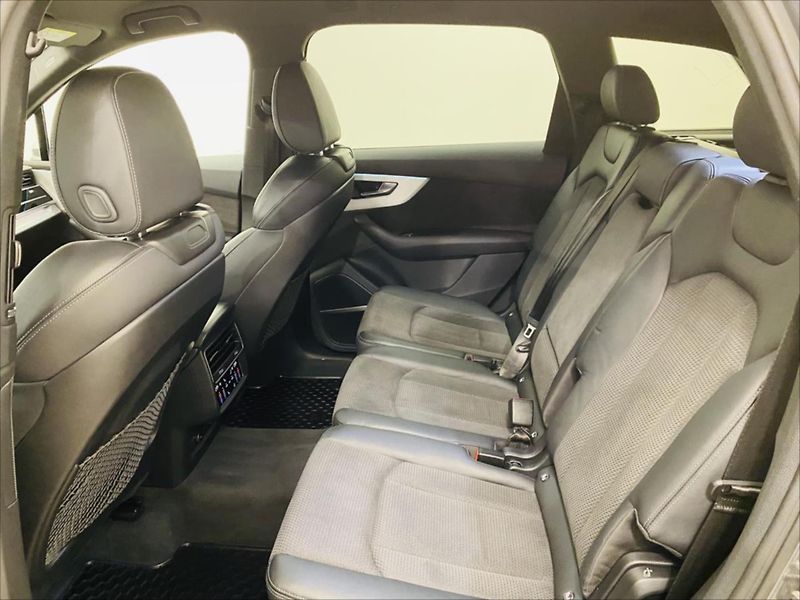 Audi Q7 3,0 TDI 210kW 7Míst S-Line - fotka 6 z 32