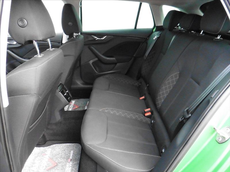 Škoda Scala 1,5 TSi 110kW, Led, Park, Temp - fotka 14 z 16