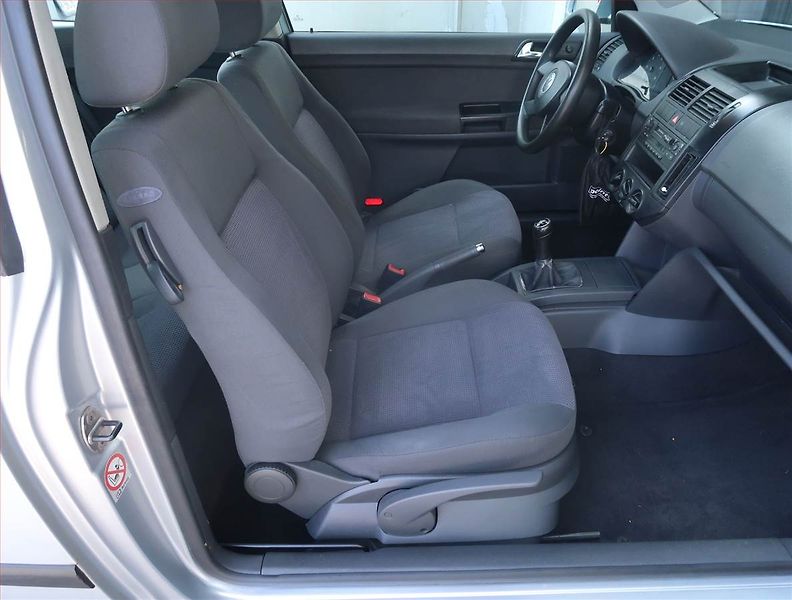 Volkswagen Polo (2003) 1.2, po STK, pěkný stav - fotka 9 z 14