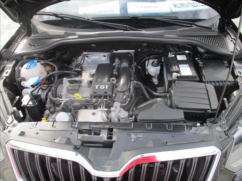 Škoda Yeti 1,2 TSI, klima, servis, tažné, - fotka 23 z 26