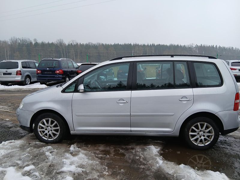 Volkswagen Touran 1.6 FSI, ALU - fotka 13 z 27