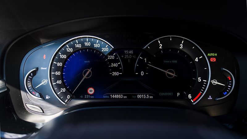 BMW Řada 5 (2017) BMW 520d xDrive Limousine - fotka 22 z 43