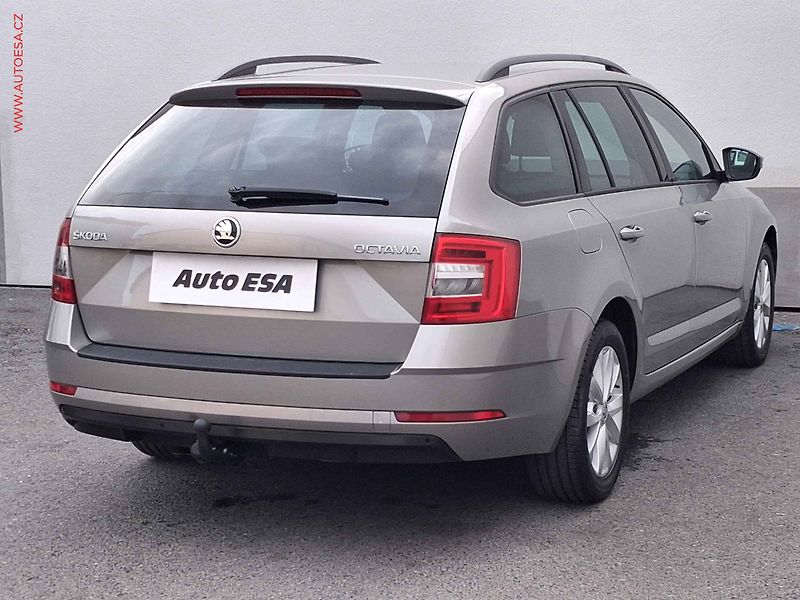Škoda Octavia (2017) 1.0 TSi, Ambition, AC, park - fotka 4 z 18