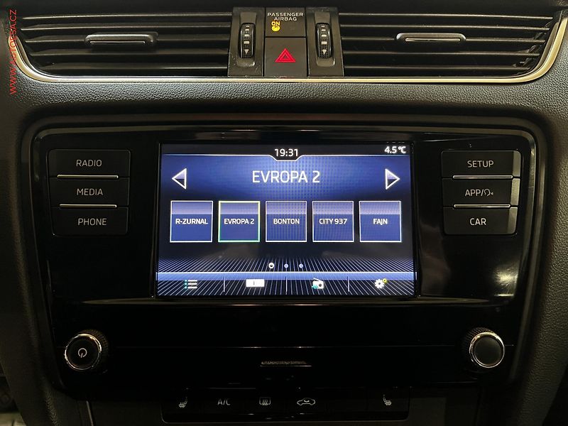 Škoda Octavia (2017) 1.6 TDi, ČR, AC, výhřev sed - fotka 12 z 14