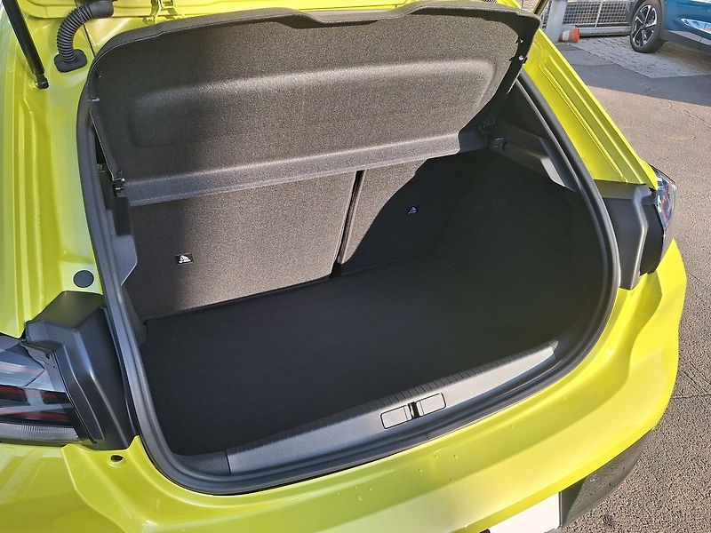 Peugeot 208 (2026) ALLURE Hybrid 110 e-DCS6 - fotka 6 z 23