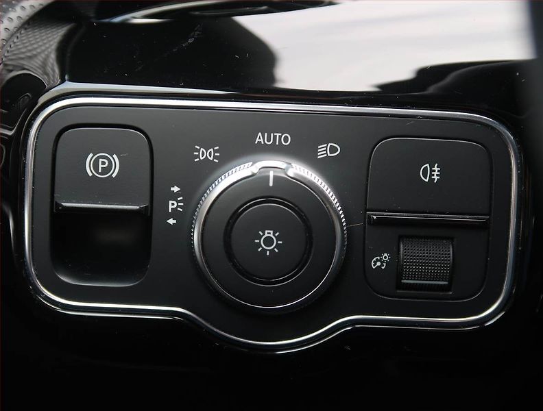 Mercedes-Benz CLA (2021) 200, 1.ČR,Navigace,plný servis - fotka 18 z 22