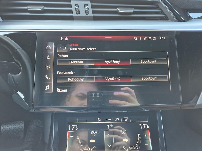 Audi e-tron 55 QUATTRO 300kw S LINE SOH92% - fotka 26 z 44