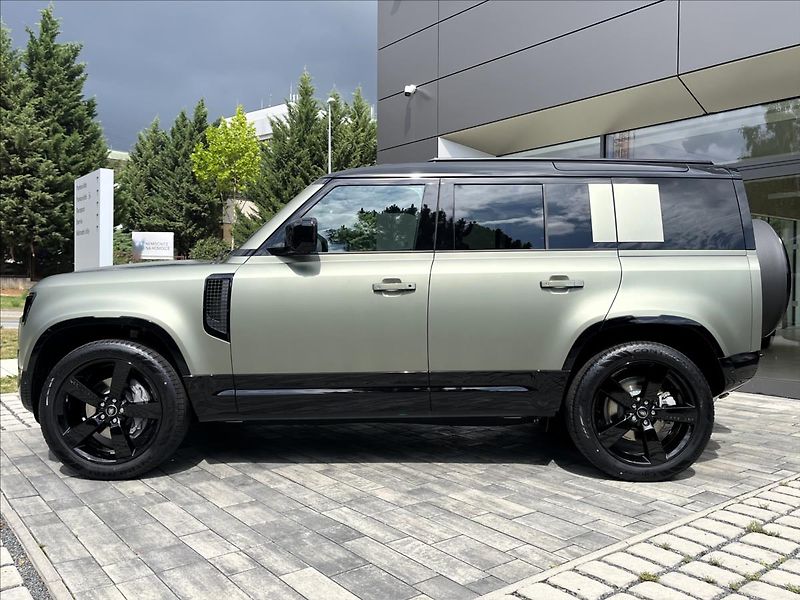 Land Rover Defender 3,0 110 D300 X-DYN HSE / SATIN - fotka 2 z 26