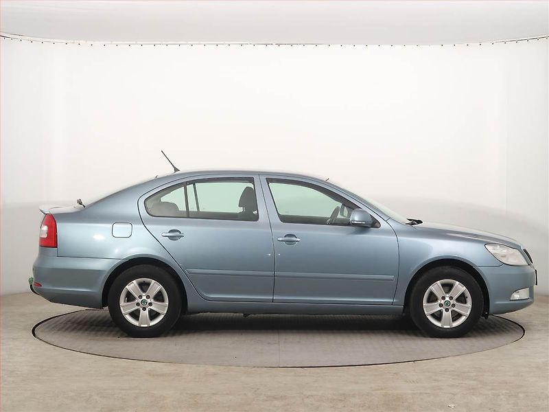 Škoda Octavia (2012) Ambition 1.4 TSI, Tempomat - fotka 6 z 13
