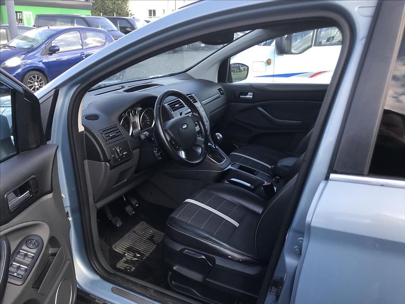 Ford Kuga 2,0   Titanium 4X4 - fotka 7 z 11