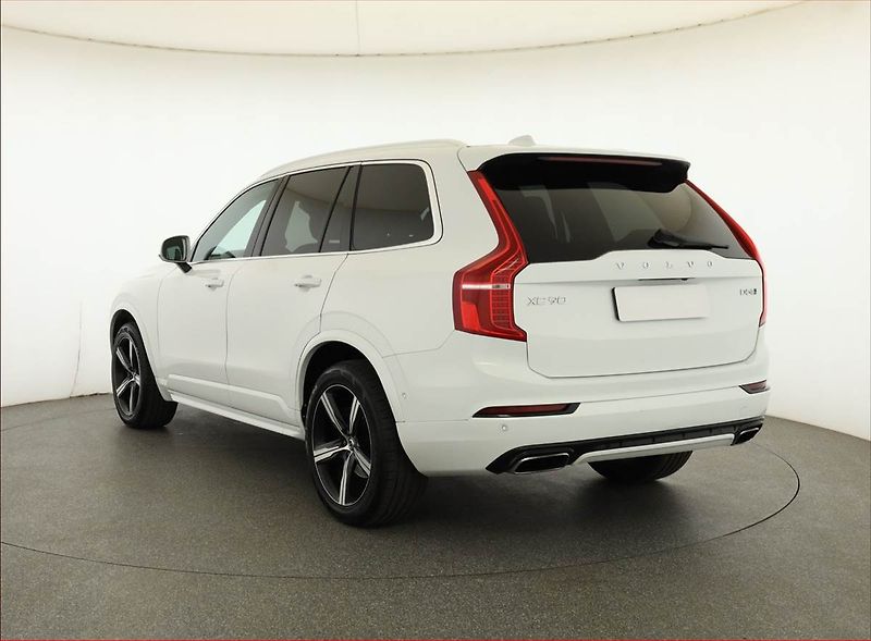 Volvo XC90 (2017) R-Design D5 AWD - fotka 4 z 18