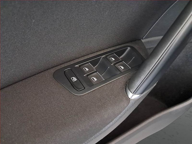 Volkswagen Golf (2014) Highline 1.6 TDI, Navi - fotka 15 z 16