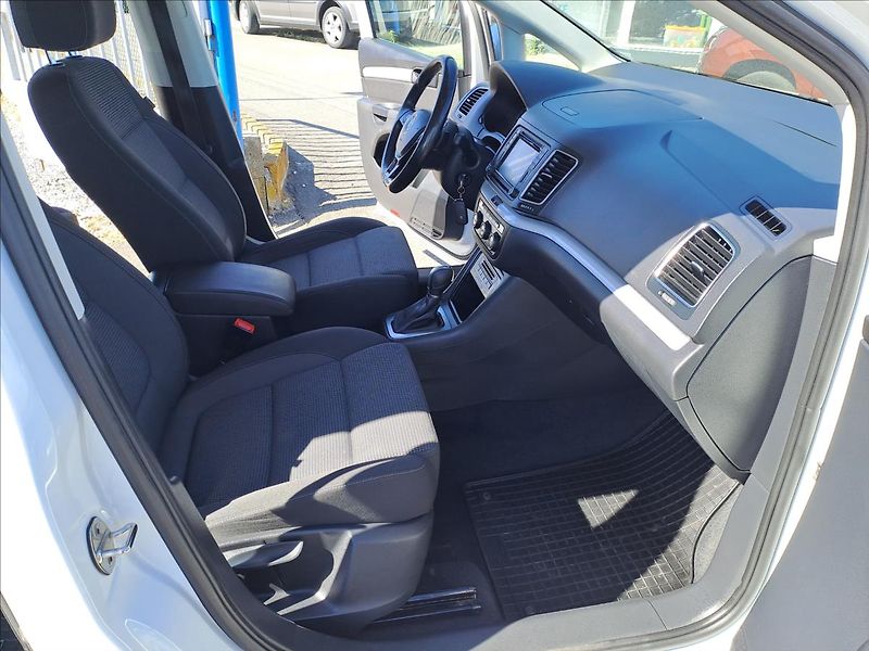Volkswagen Sharan 2,0 TDI DSG NAVIGACE - fotka 8 z 18