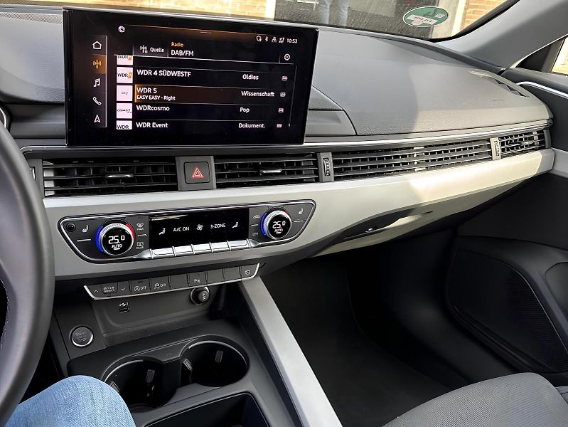 Audi A4 40TDI 150kW Sport 1.Maj DPH - fotka 4 z 5