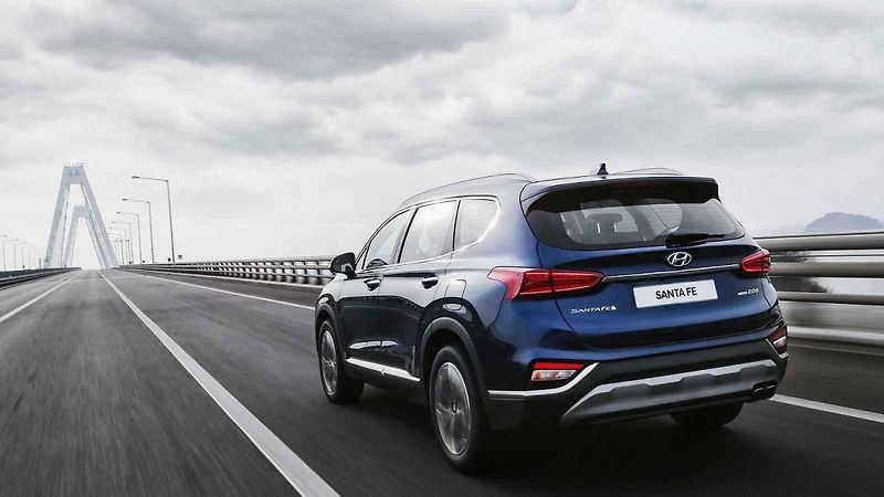 Hyundai Santa Fe.