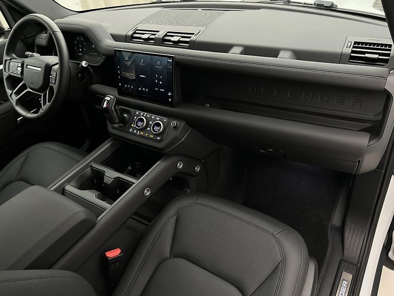 Land Rover Defender 110 D300 X-DYNAMIC SE AWD AUT  - fotka 19 z 43