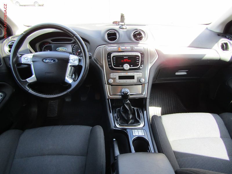 Ford Mondeo (2008) 2.0i, AC, park.čidla - fotka 8 z 17