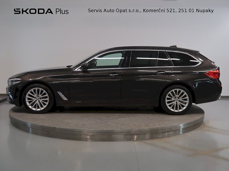 BMW Řada 5 (2018) LUXURY LINE 540d xDRIVE TAŽNÉ - fotka 3 z 38
