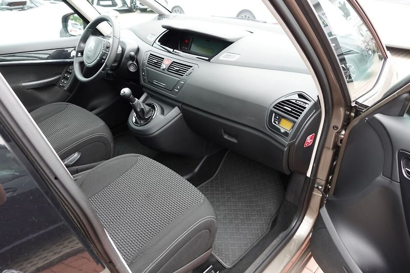 Citroën C4 Picasso 1,6i 88kW M/T - fotka 11 z 28